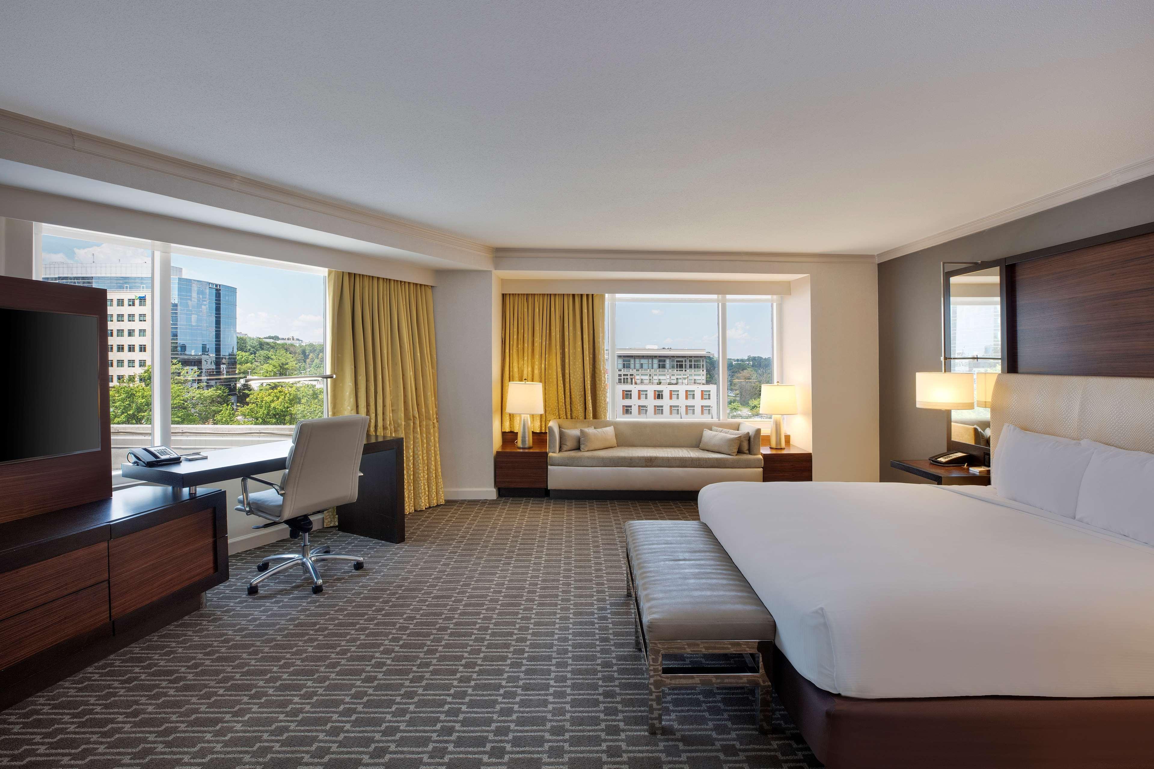 Hilton Mclean Tysons Corner Exterior foto